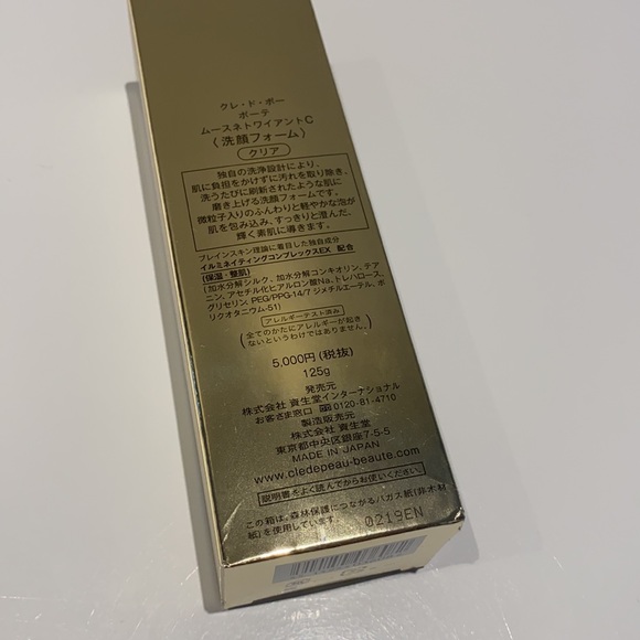 Cle De Peau - Clarifying Foam Cleanser - Picture 2 of 4